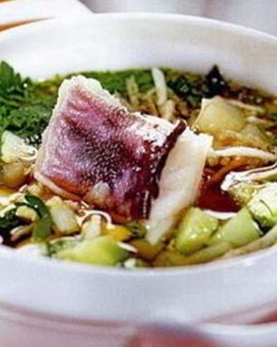 Окрошка с рыбой и огуречным рассолом