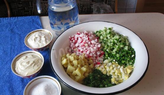 вкусная окрошка на сметане и воде