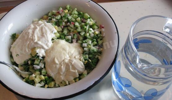 вкусная окрошка на сметане и воде