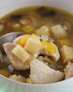 Куриный суп с запеченными овощами и розмарином