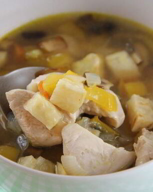 Куриный суп с запеченными овощами и розмарином