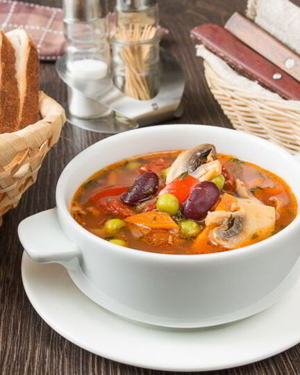 Рецепт овощного супа с беконом и фасолью