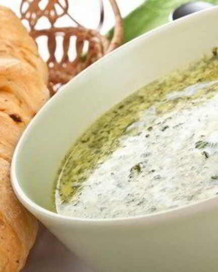 Рецепт овощного зеленого супа с сыром и черным перцем