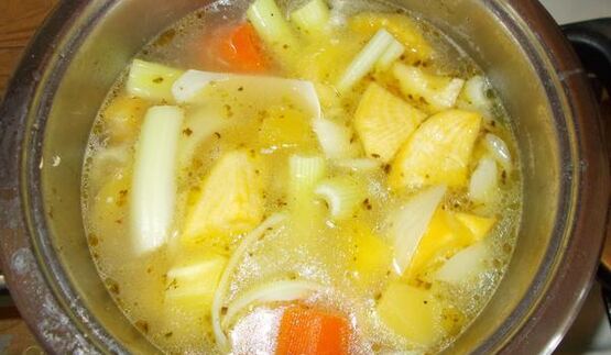 воскресный крем-суп с цыпленком и овощами