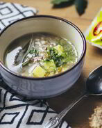 Постный рассольник с перловкой