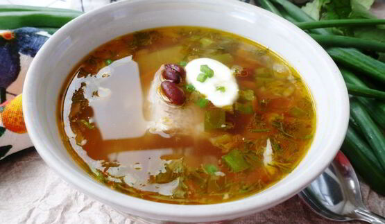 рассольник с консервированной фасолью и солеными помидорами