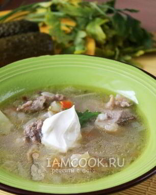 Рассольник с перловкой и солеными огурцами с говядиной