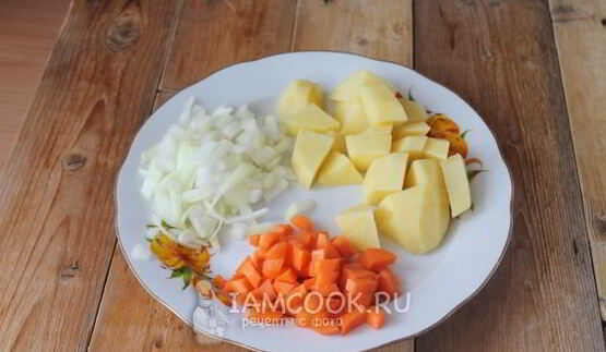 рассольник с перловкой и солеными огурцами с говядиной