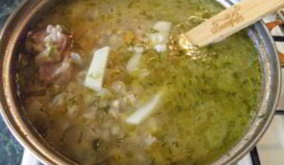 рассольник с перловкой и солеными огурцами
