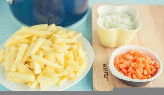 рассольник с солеными огурцами и перловкой