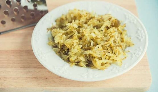 рассольник с солеными огурцами и перловкой