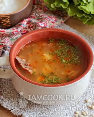 Рассольник с томатом, перловкой и солеными огурцами