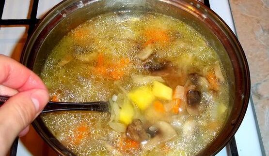 грибные щи из квашеной капусты