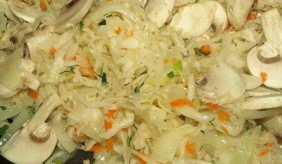 постные щи из квашеной капусты с шампиньонами