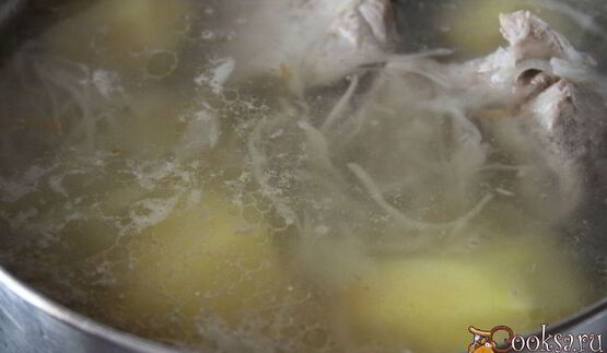 щи из кислой капусты с перловкой на мясном бульоне