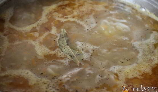 щи из кислой капусты с перловкой на мясном бульоне