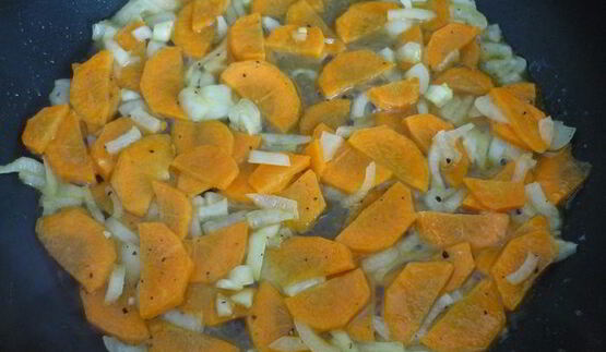 щи из квашеной капусты с белыми грибами и айвой