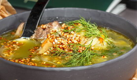 щи из квашеной капусты с белыми грибами