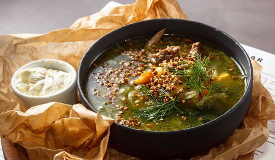 щи из квашеной капусты с белыми грибами