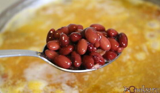 щи из квашеной капусты с фасолью и сладким перцем на курином бульоне