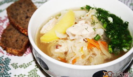 щи с квашеной капустой, индейкой и копченой колбаской