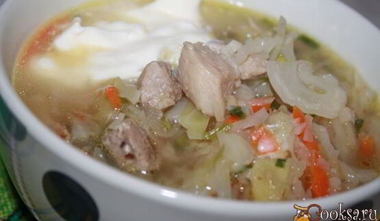 щи со свежей капустой и свиной грудинкой