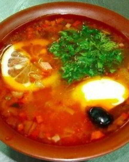 Рецепт классической сборной солянки с каперсами