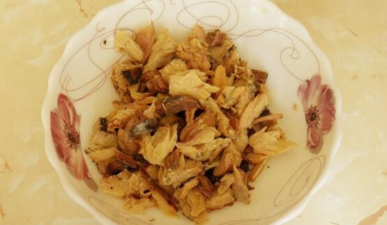 суп из рыбных консервов с перловкой