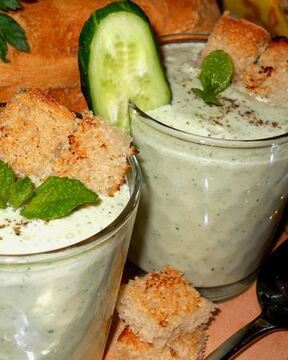 Холодный мятный суп-пюре с яблоком и огурцом