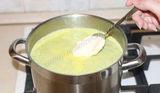 суп пюре из брокколи и сливками