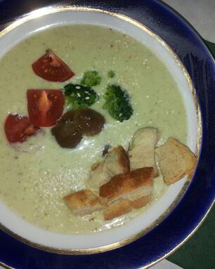 Суп-пюре из брокколи с белой фасолью и чеддером