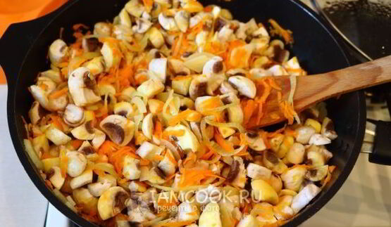 суп-пюре из грибов и патиссонов