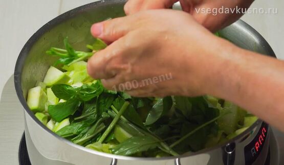 суп-пюре из кабачков с базиликом