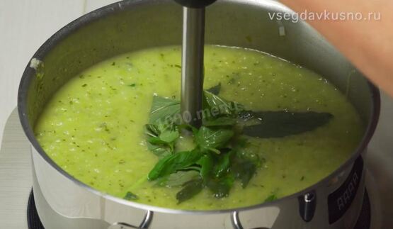 суп-пюре из кабачков с базиликом