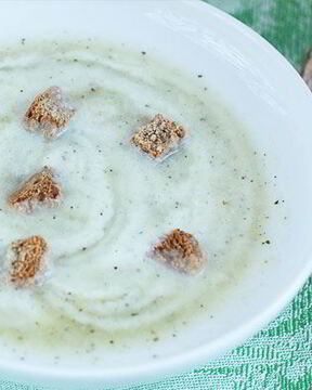 Суп-пюре из кабачков с сельдереем