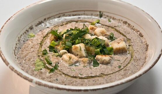 суп-пюре из шампиньонов с сухариками