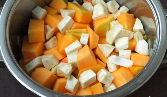 суп-пюре из тыквы с сельдереем