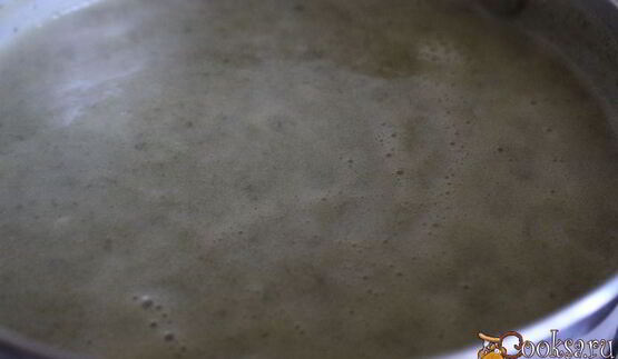 суп-пюре со щавелем и шпинатом