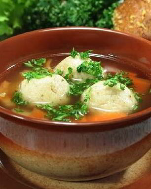 Суп с футбольными клецками