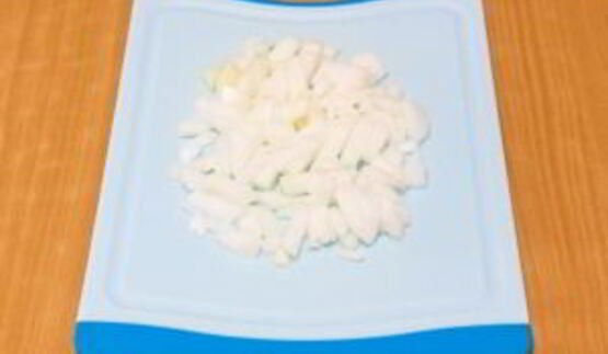 суп с грибами, сухариками и сыром с благородной плесенью