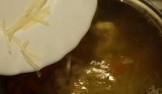 суп с рисовой лапшой