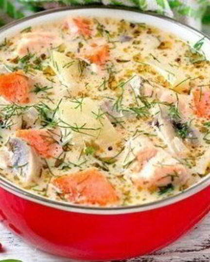 Рецепт аппетитного сырного супа с форелью и грибами