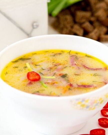 Рецепт горячего сырного супа с колбасой