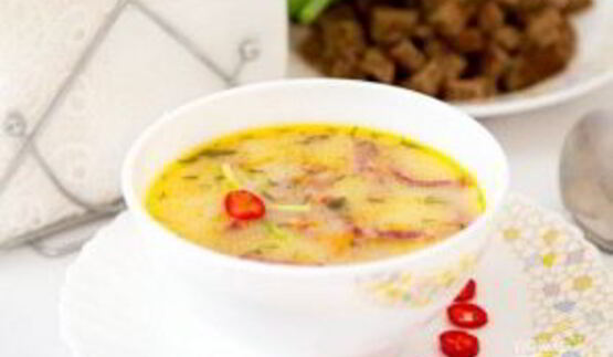 горячий сырный суп с колбасой