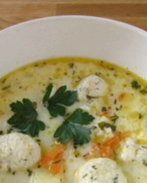 Суп сырный с фрикадельками по-французски