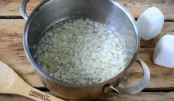 сырный суп с брокколи в булочках