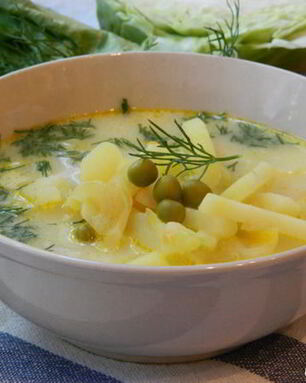 Сырный суп с горошком и капустой