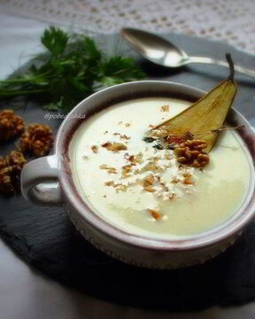 Сырный суп с грушей и грецкими орехами
