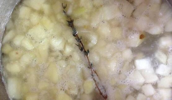 сырный суп с грушей и грецкими орехами