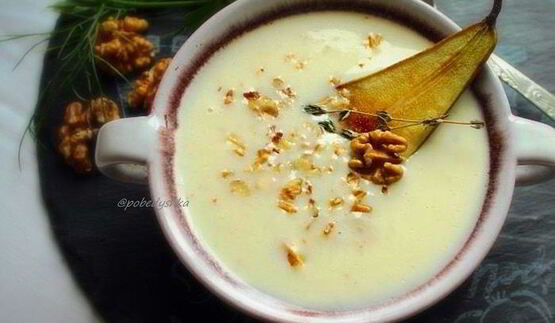 сырный суп с грушей и грецкими орехами
